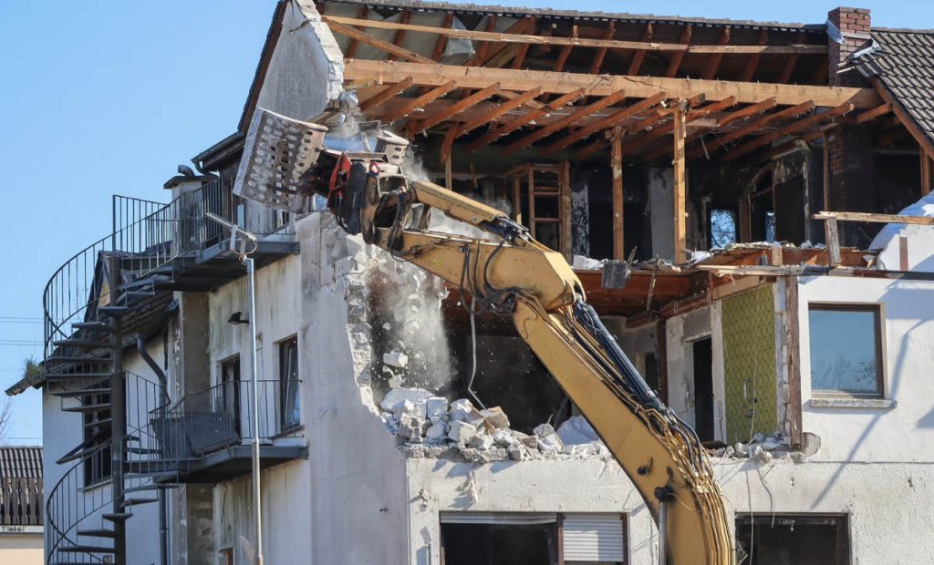roof demolition by PAW Demololition